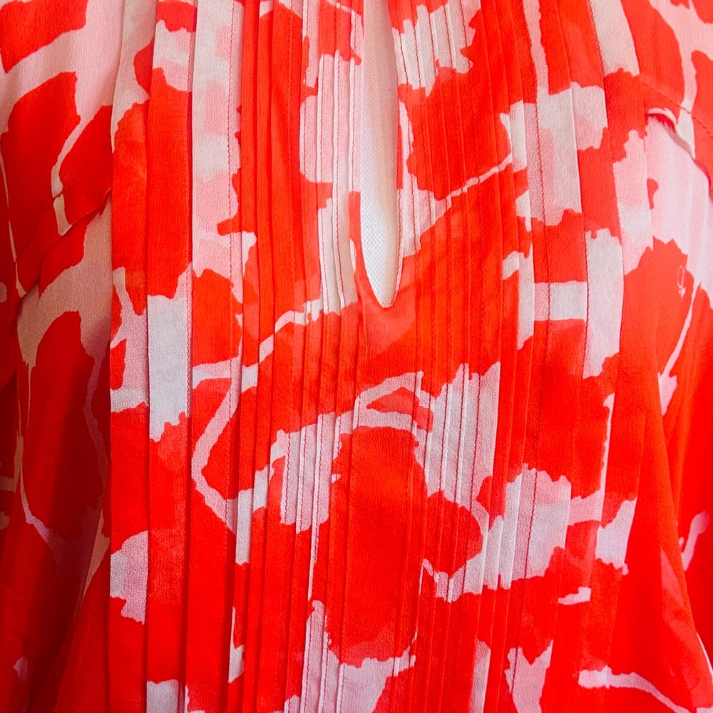 Diane Von Furstenberg Red and White Flutter Sleeve Blouse - Picture 4 of 9